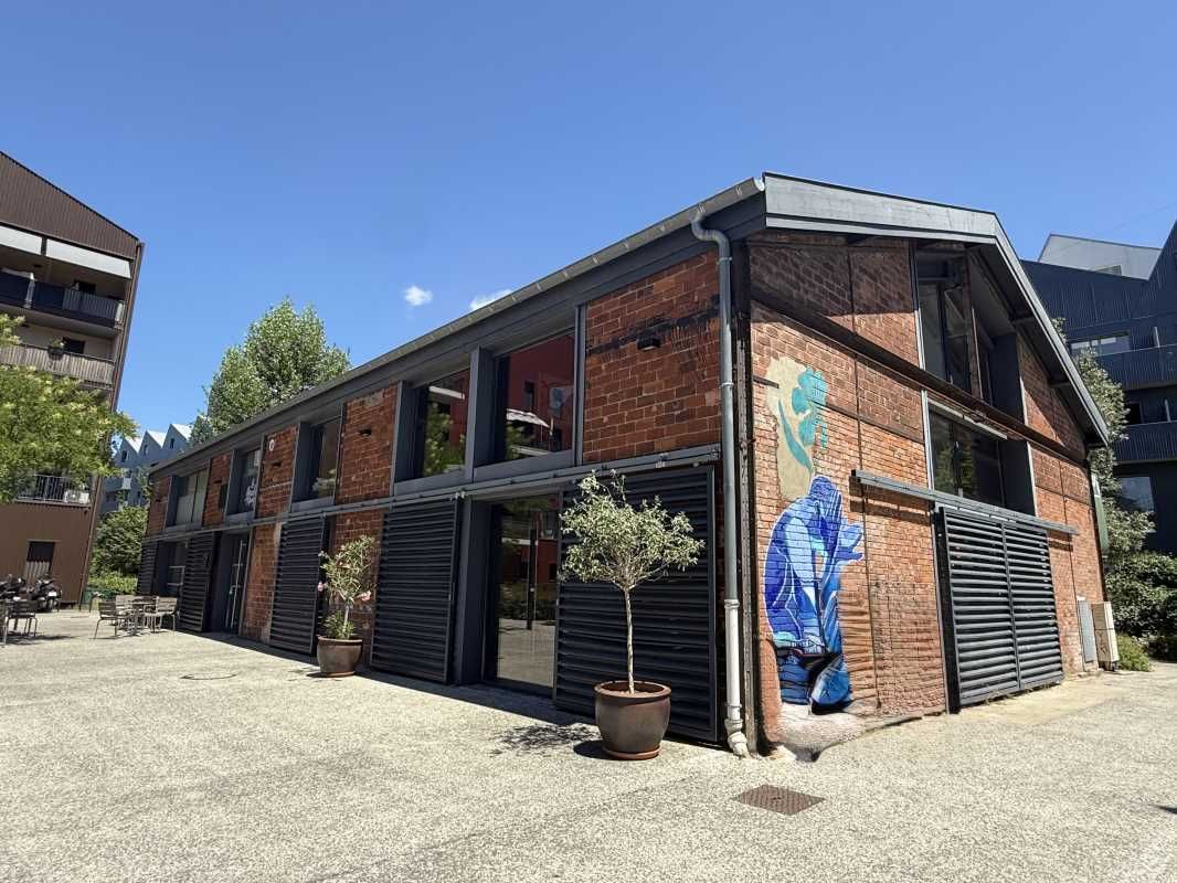 Situés au coeur du quartier dynamique des Bassins