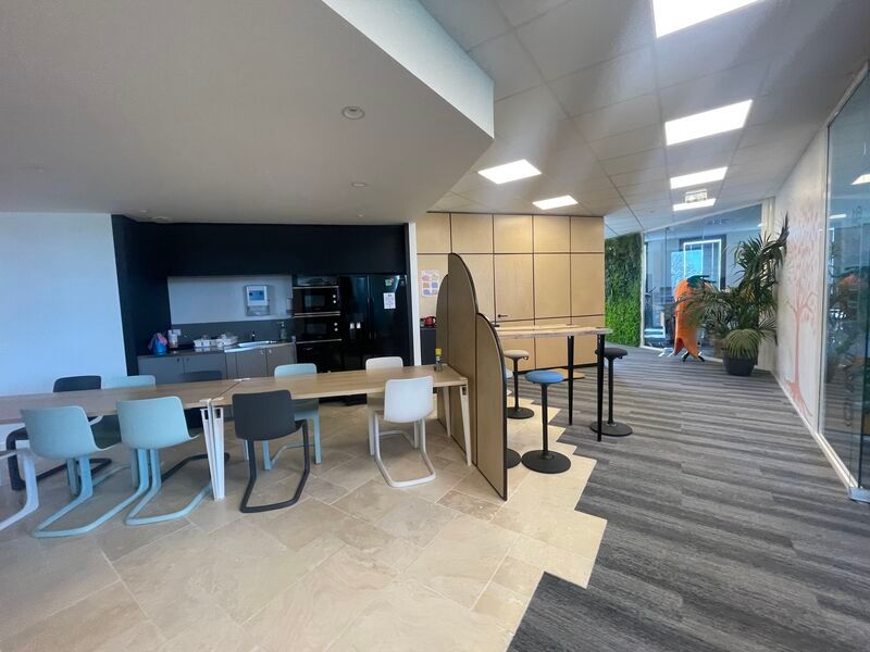 Situé à Eysines, sur un axe bénéficiant d'une bel