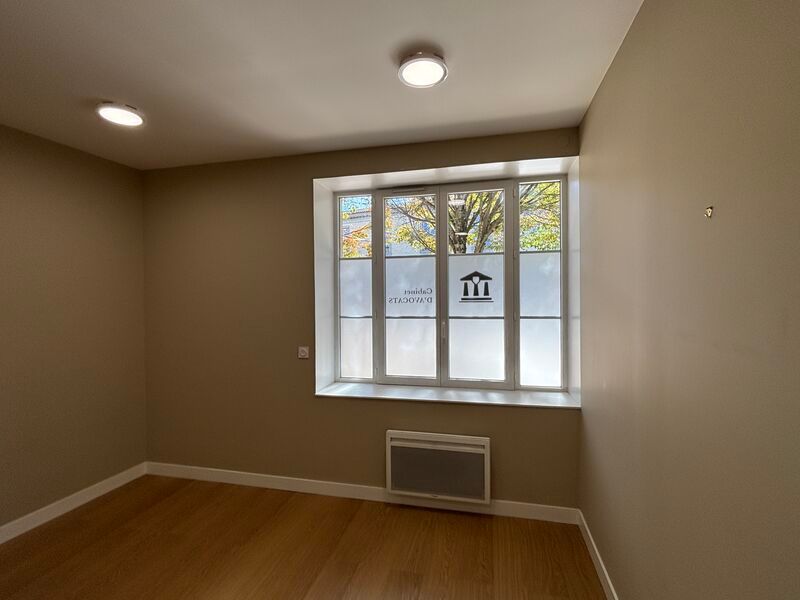 À BORDEAUX, en centre ville , à proximité de Méri