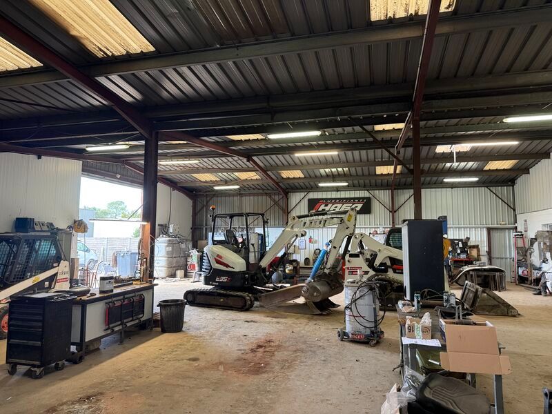 Situé à PESSAC, au coeur de la ZA BERSOL, FAIR-RE