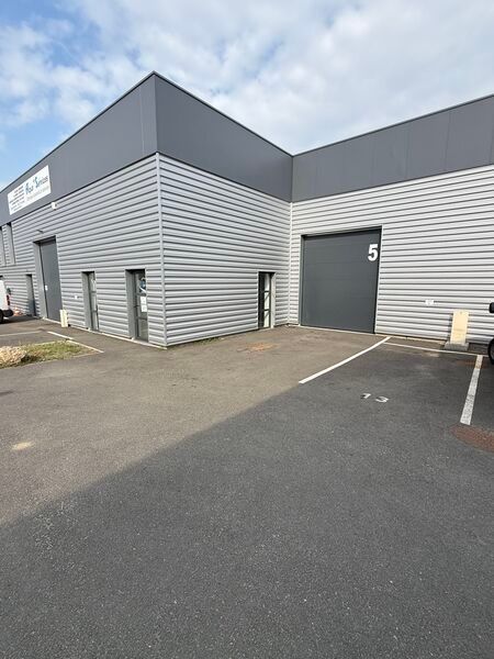 À VILLENAVE D'ORNON, au sein d'un parc d'activité