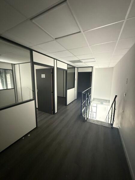 À VILLENAVE D'ORNON, au sein d'un parc d'activité