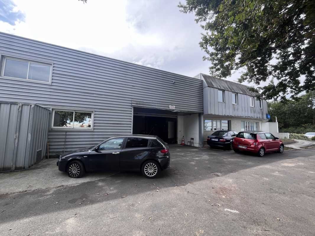 À CESTAS, au coeur de la zone d'activité de GAZIN