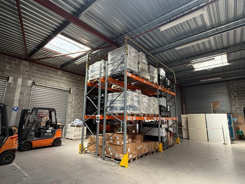 À MÉRIGNAC, à proximité immédiate de l'aéroport d