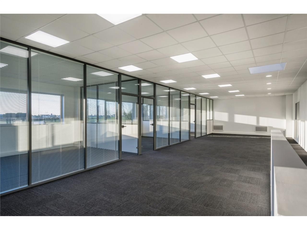 Au sein d'un parc tertiaire, CRENO REAL ESTATE vo