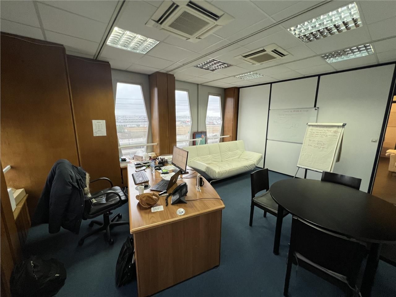 À proximité de l'autoroute A86, CRENO REAL ESTATE