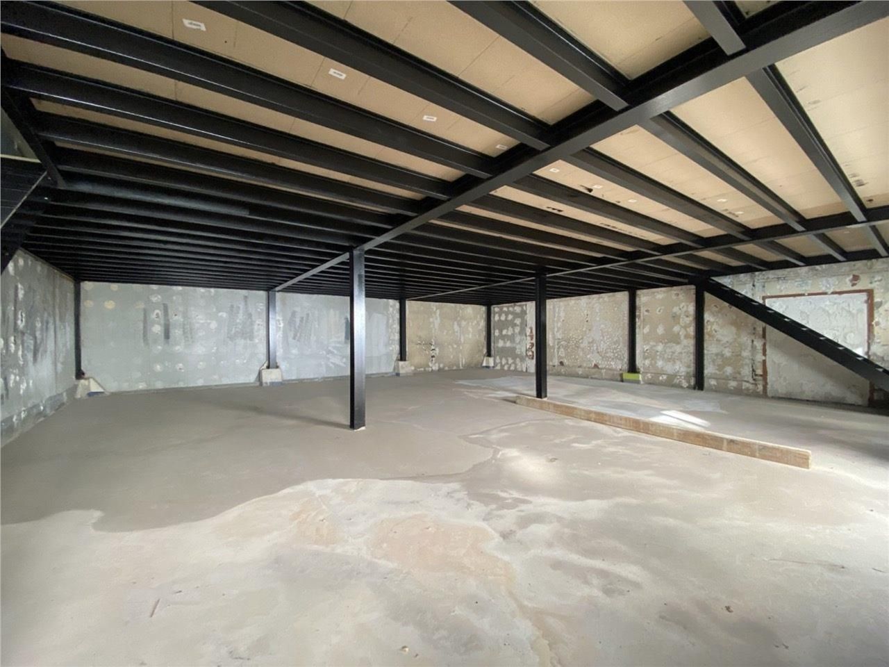 A 400 mètres du Métro "Mairie de Montreuil" (L9),