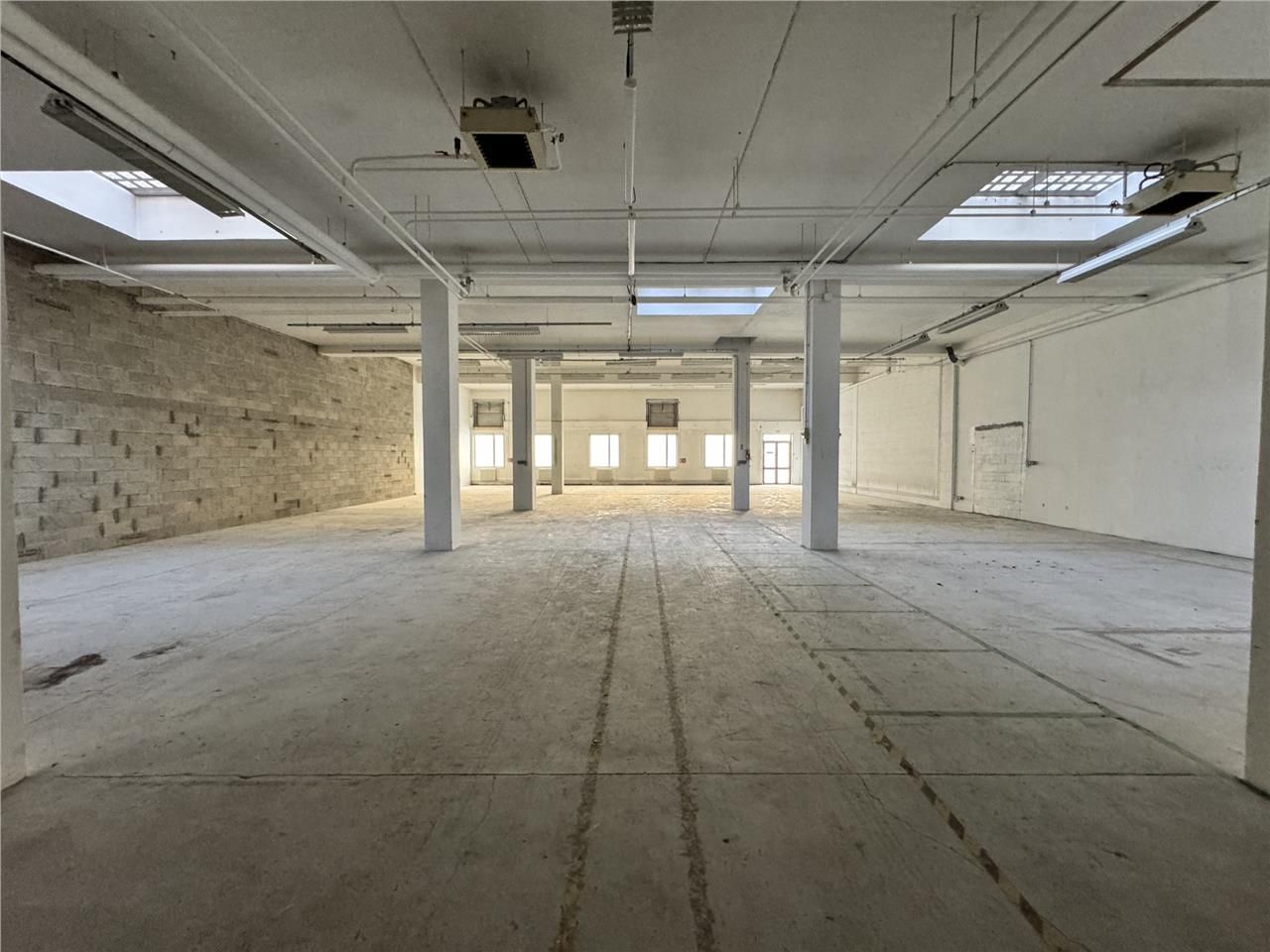 Proche Aéroport et RER B, CRENO REAL ESTATE vous 