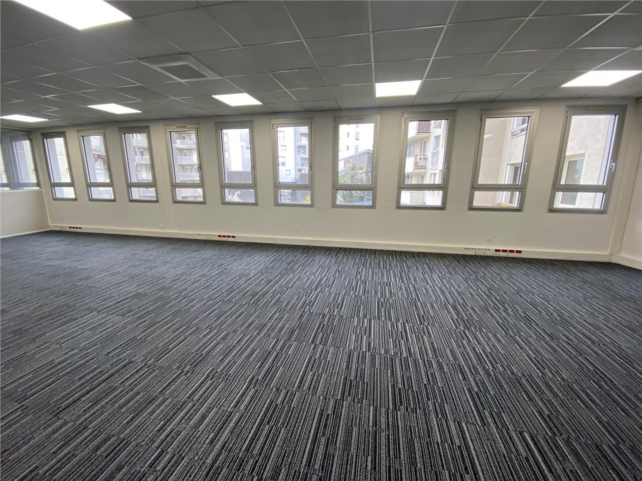 Clichy, CRENO REAL ESTATE vous propose à 900 mètr