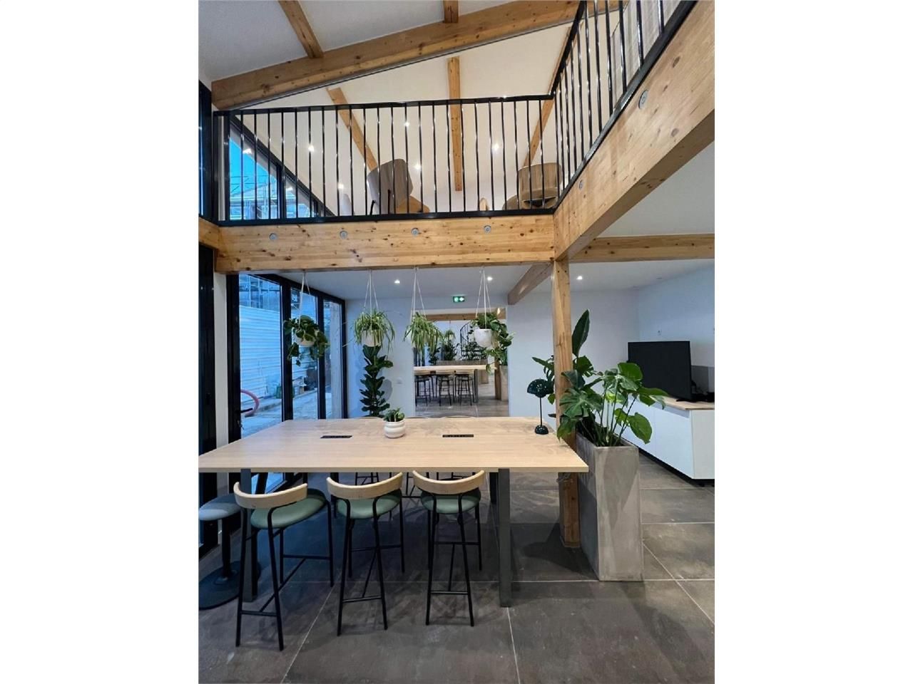 A 350 mètres du Métro Croix de Chavaux (M9), CREN