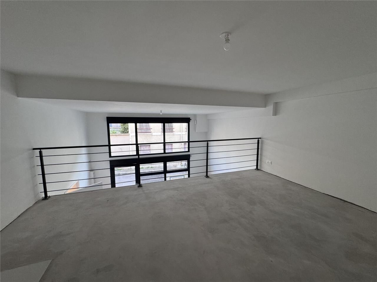 A 200 mètres du Métro Mairie de Montreuil M9, CRE