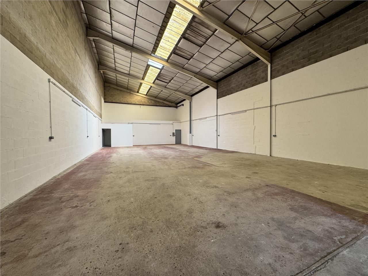 Proche Autoroutes A15 / A115, CRENO REAL ESTATE v