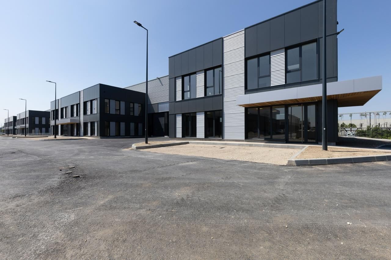 Location PME-PMI 3552 m² divisibles 93350 Le bourget