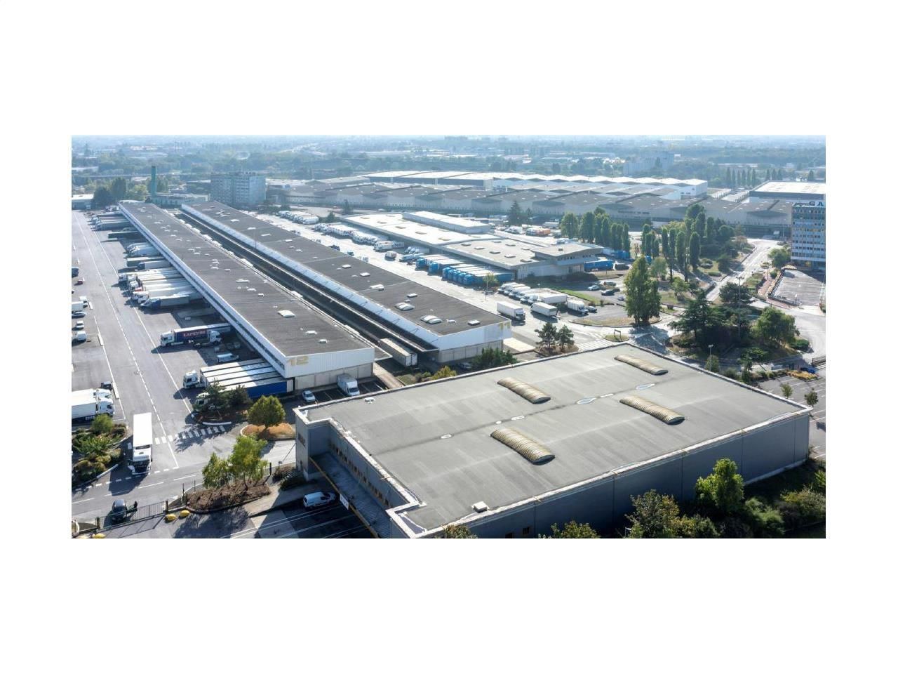Location Entrepôts classe B 3073 m² divisibles 93600 Aulnay-sous-bois