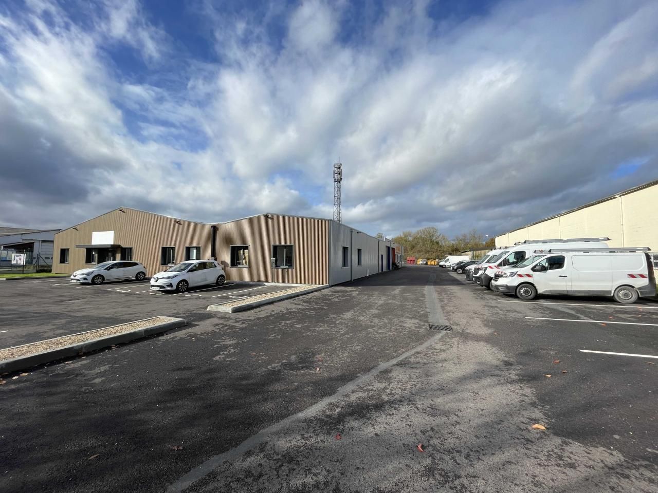 710 m² pour ce activité en location à Oissel