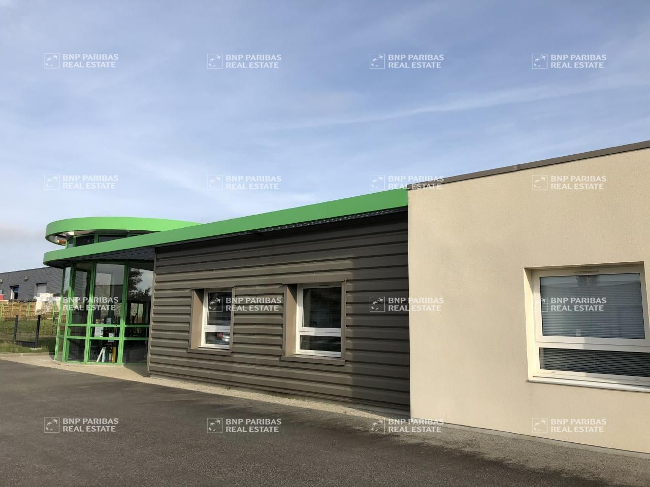 820 m² pour ce activité en location à Janzé