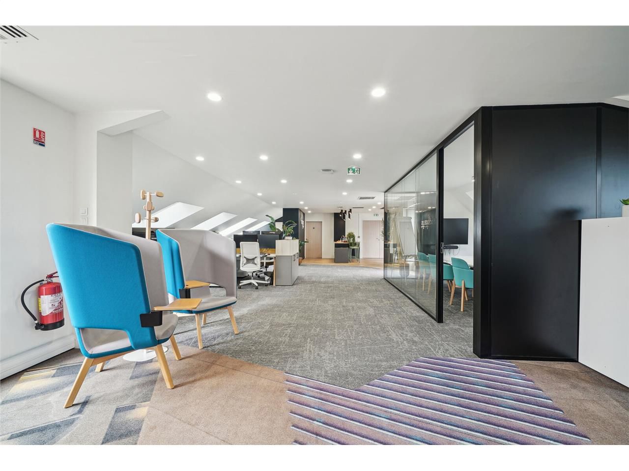 Savills vous propose à la location 241m² de burea