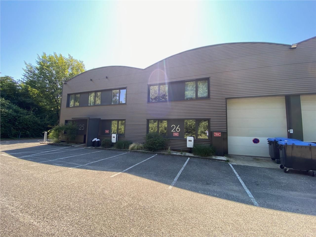 SAVILLS vous propose à la location  un local mixt