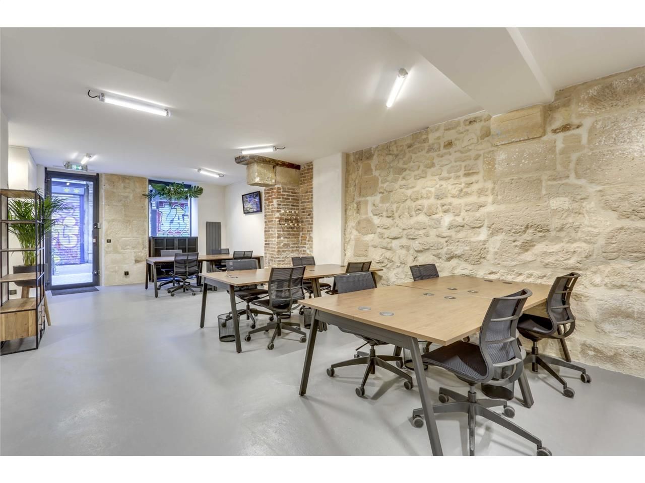 Au sein d'un quartier dynamique et animé, cet esp