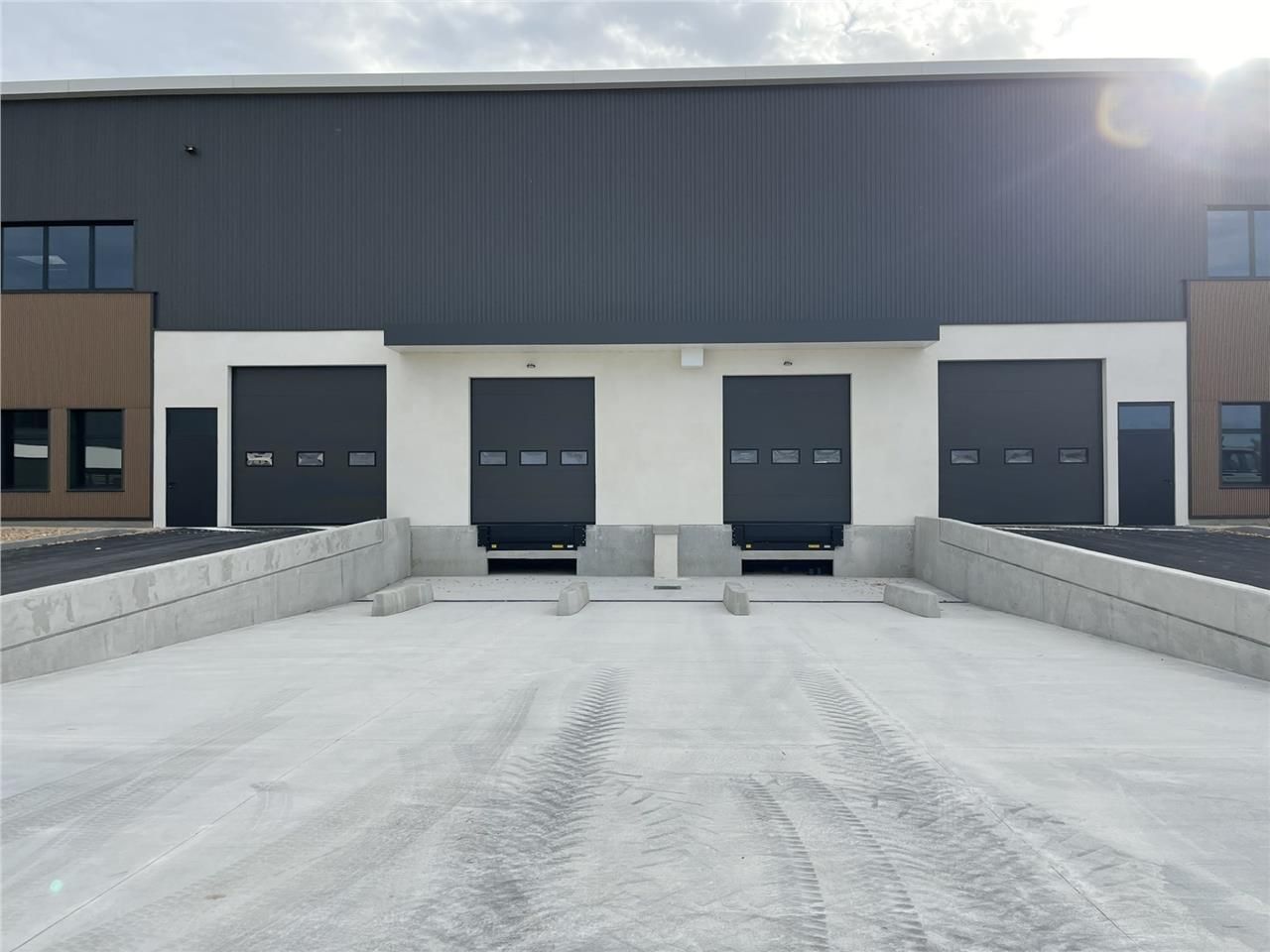 Savills vous propose à la location une cellule d'