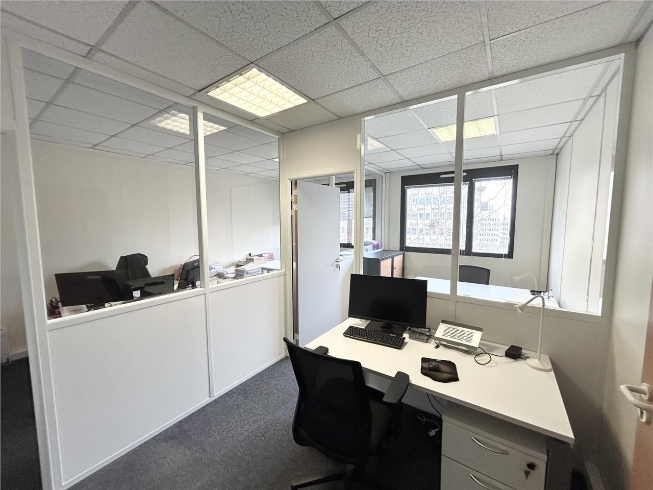 Savills  vous propose une superbe surface de bure