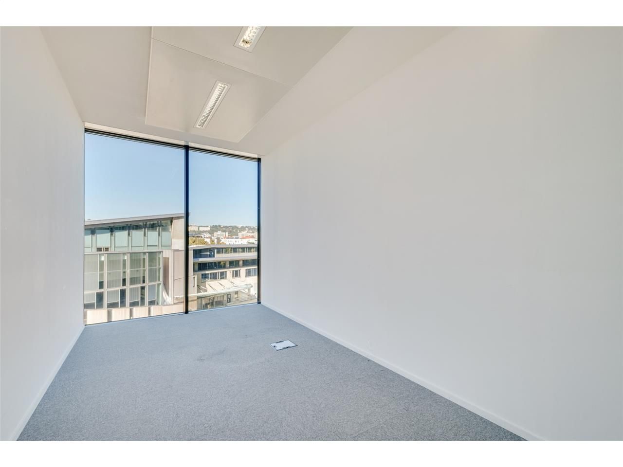 Savills vous propose à la location, des bureaux  