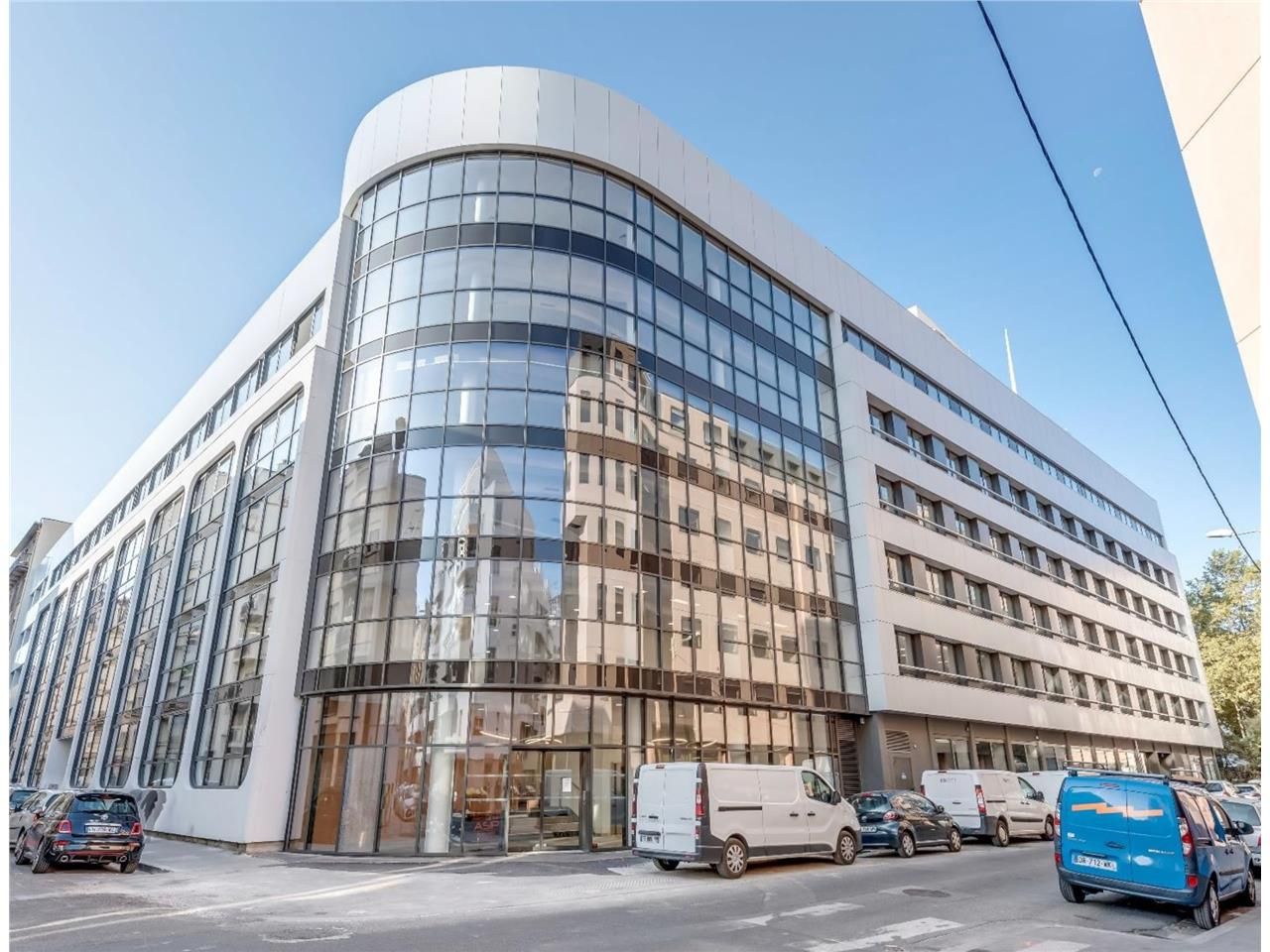 Savills vous propose plusieurs plateaux de bureau