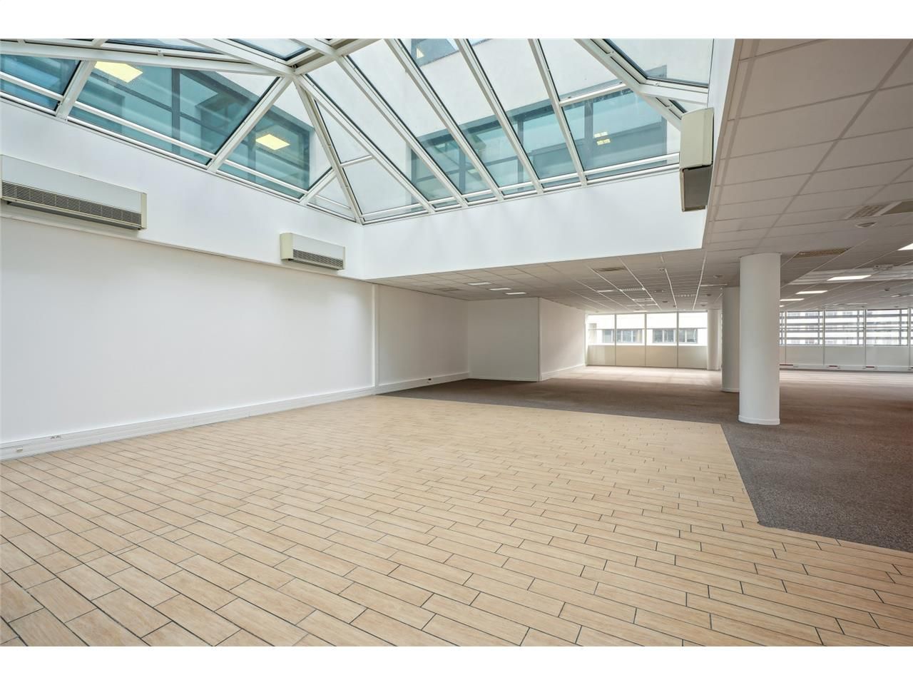 Savills Lyon vous propose à la location 128 m² de