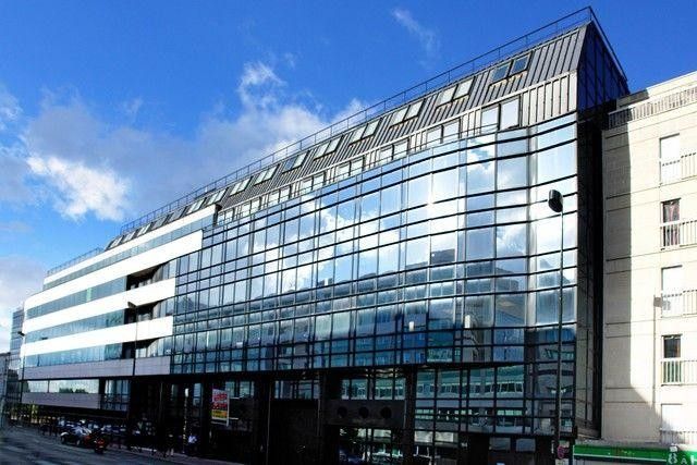 Savills vous propose à la location 1 576 m² de bu