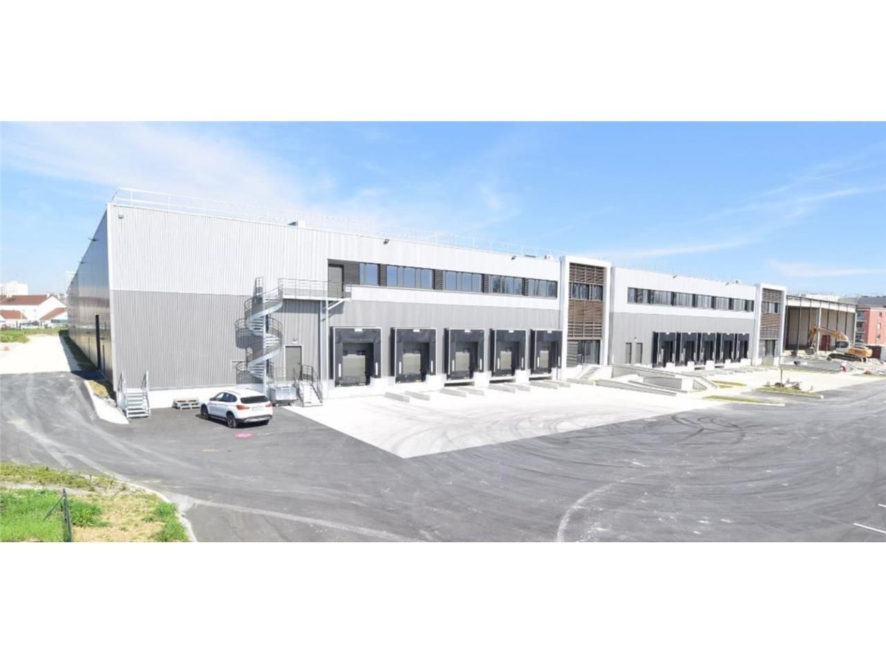 SAVILLS FRANCE vous propose, à louer, un entrepôt