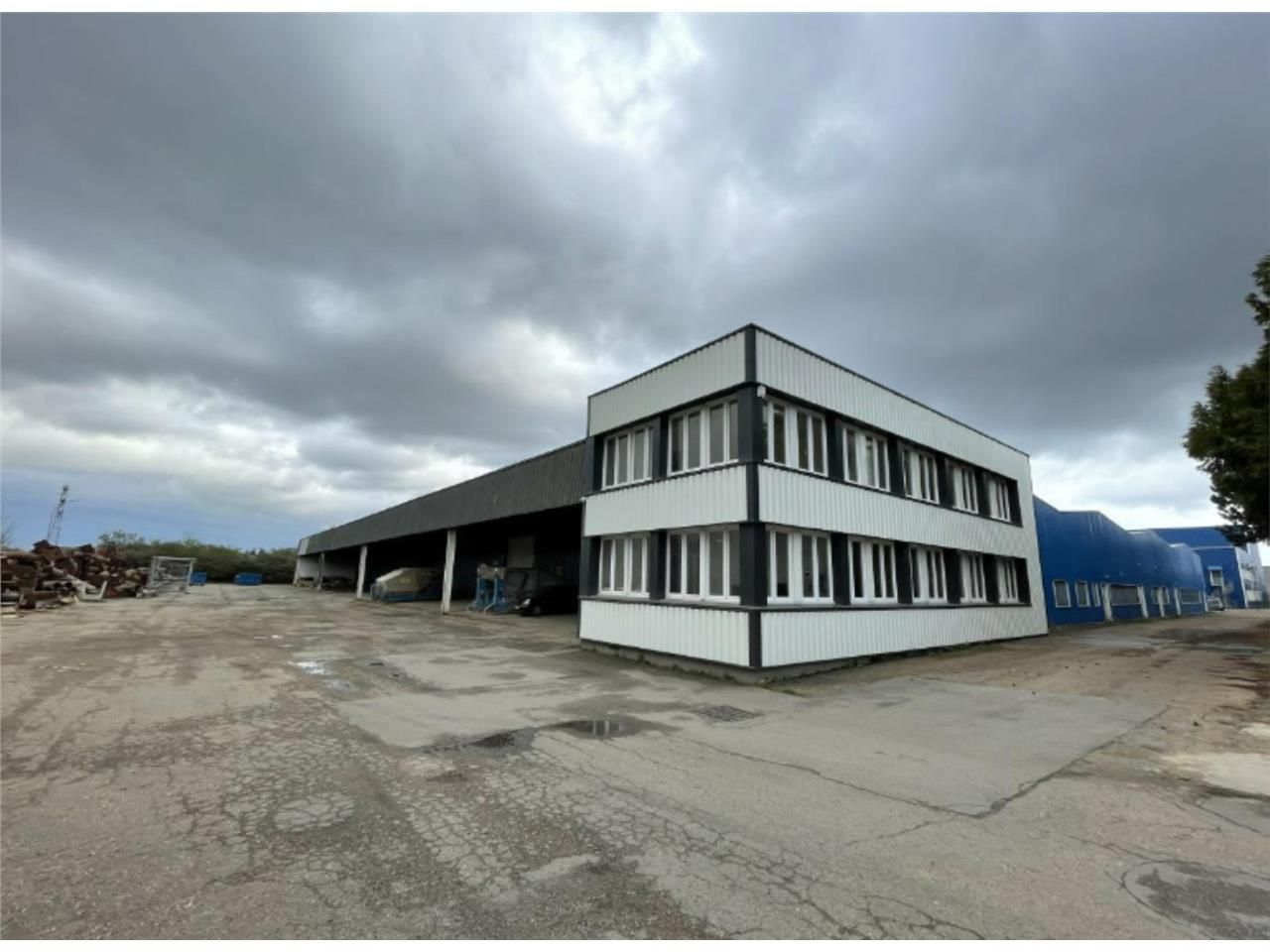 SAVILLS FRANCE vous propose, à louer, un entrepôt