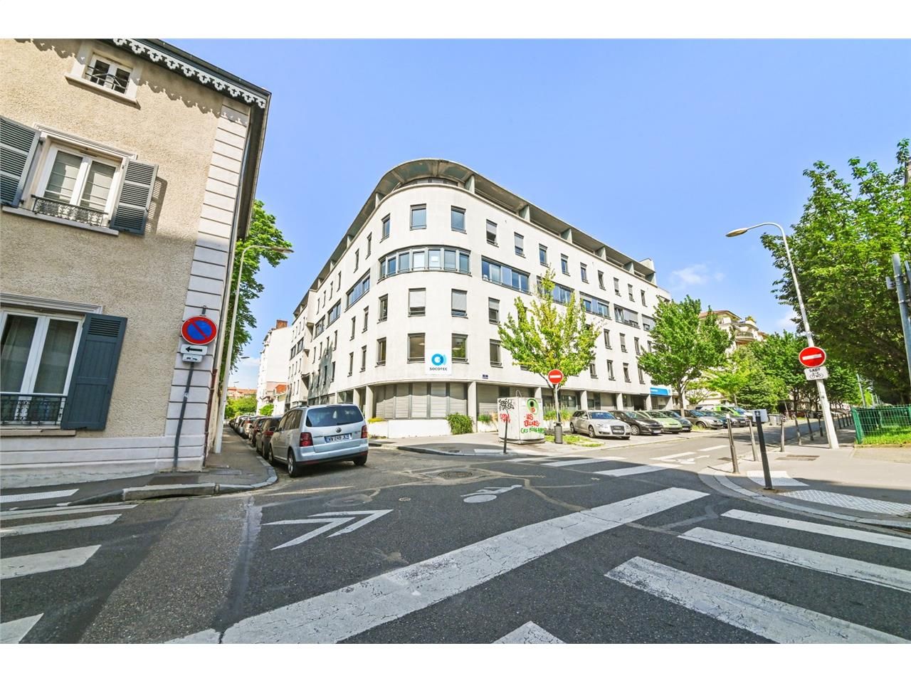 Savills propose à la location des bureaux à 300 m