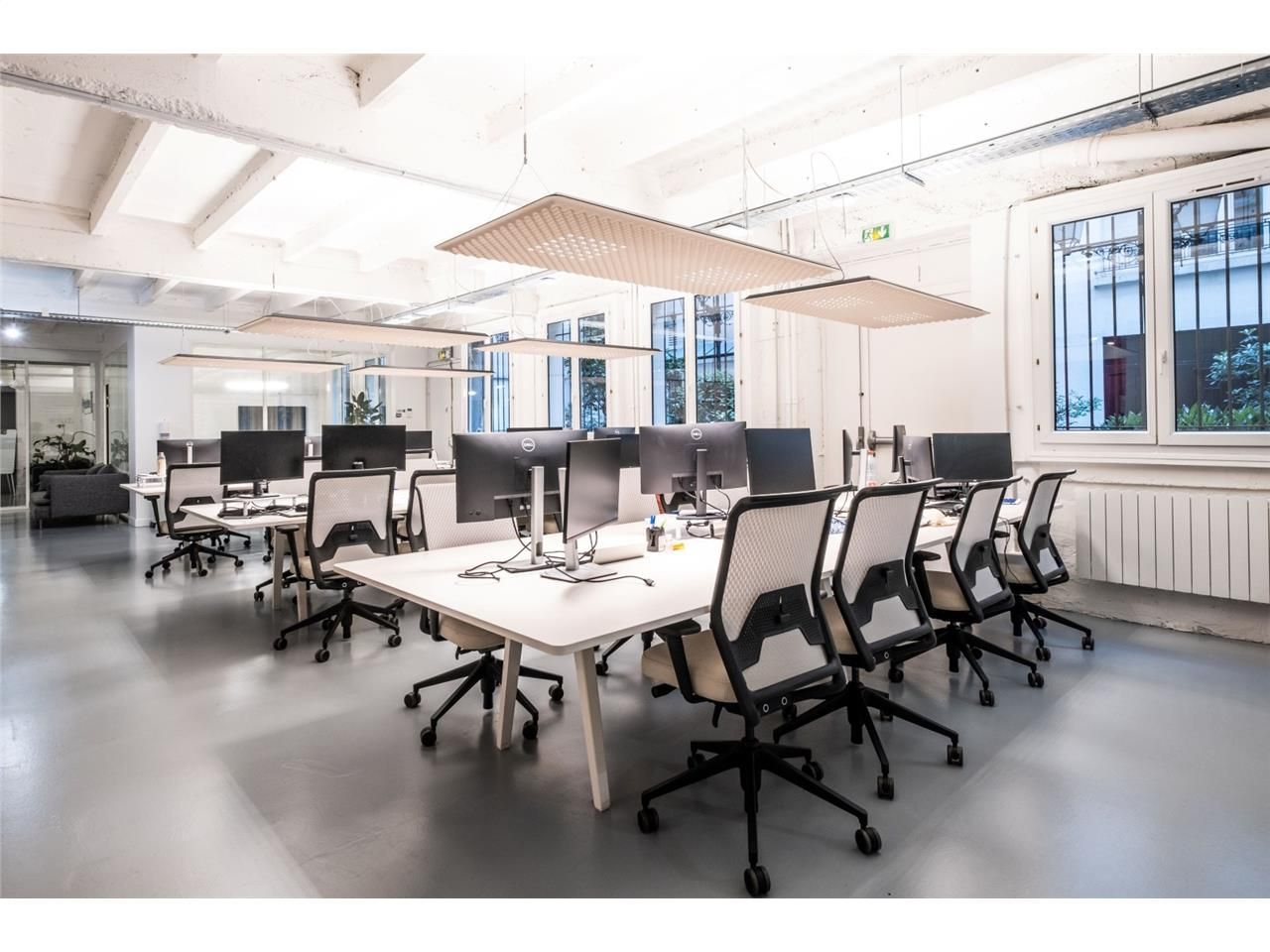 Location d'un espace de travail privatif équipé, 