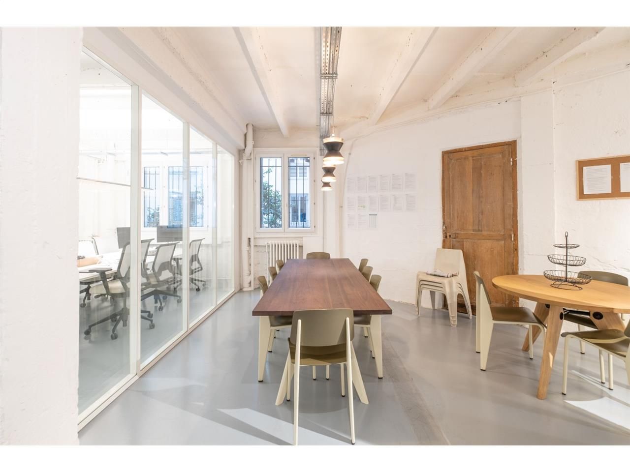 Location d'un espace de travail privatif équipé, 