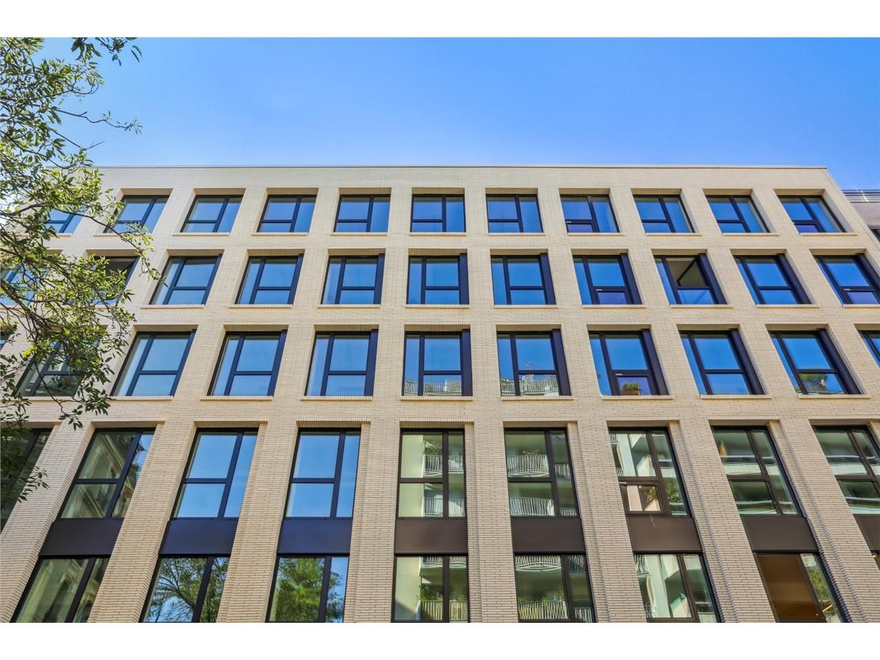 Savills vous propose à la location un bâtiment in