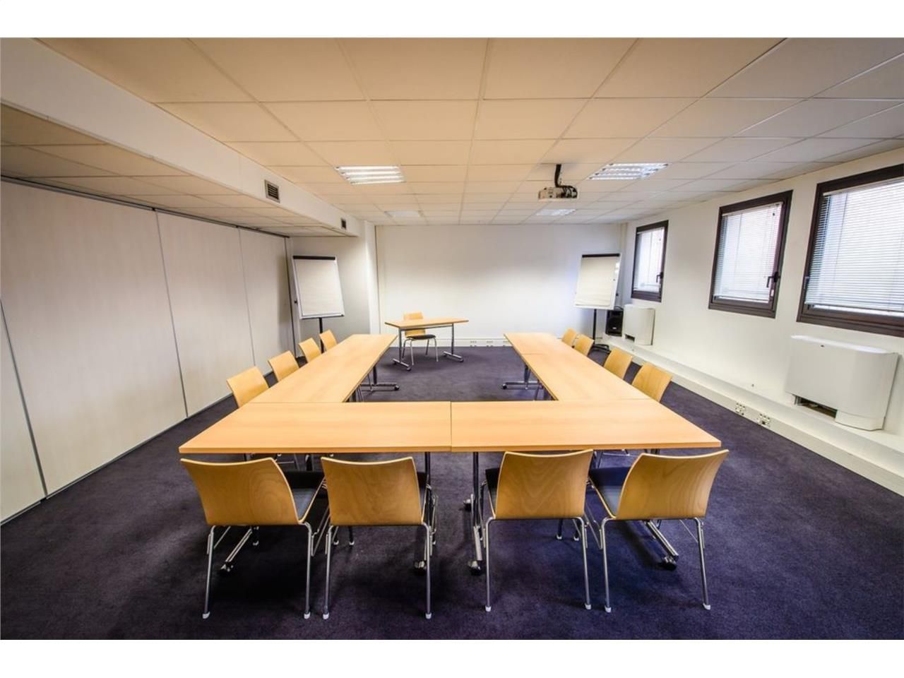 Situé à deux pas de la Gare du Nord et de la Gare