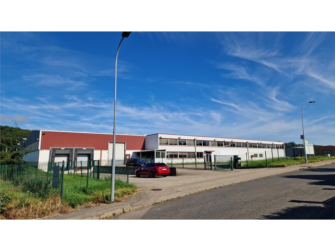 Savills vous propose à la location un bâtiment in