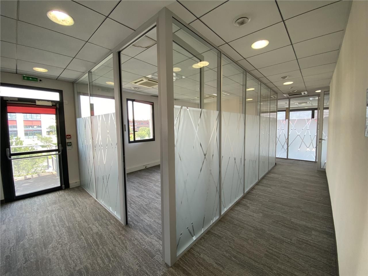 Savills vous propose à la location une  surface d