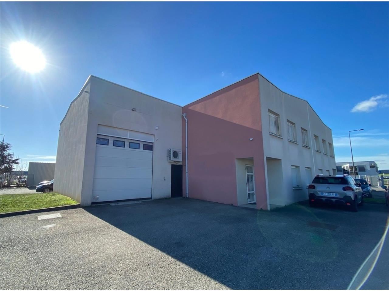 SAVILLS vous propose à la location une cellule d'