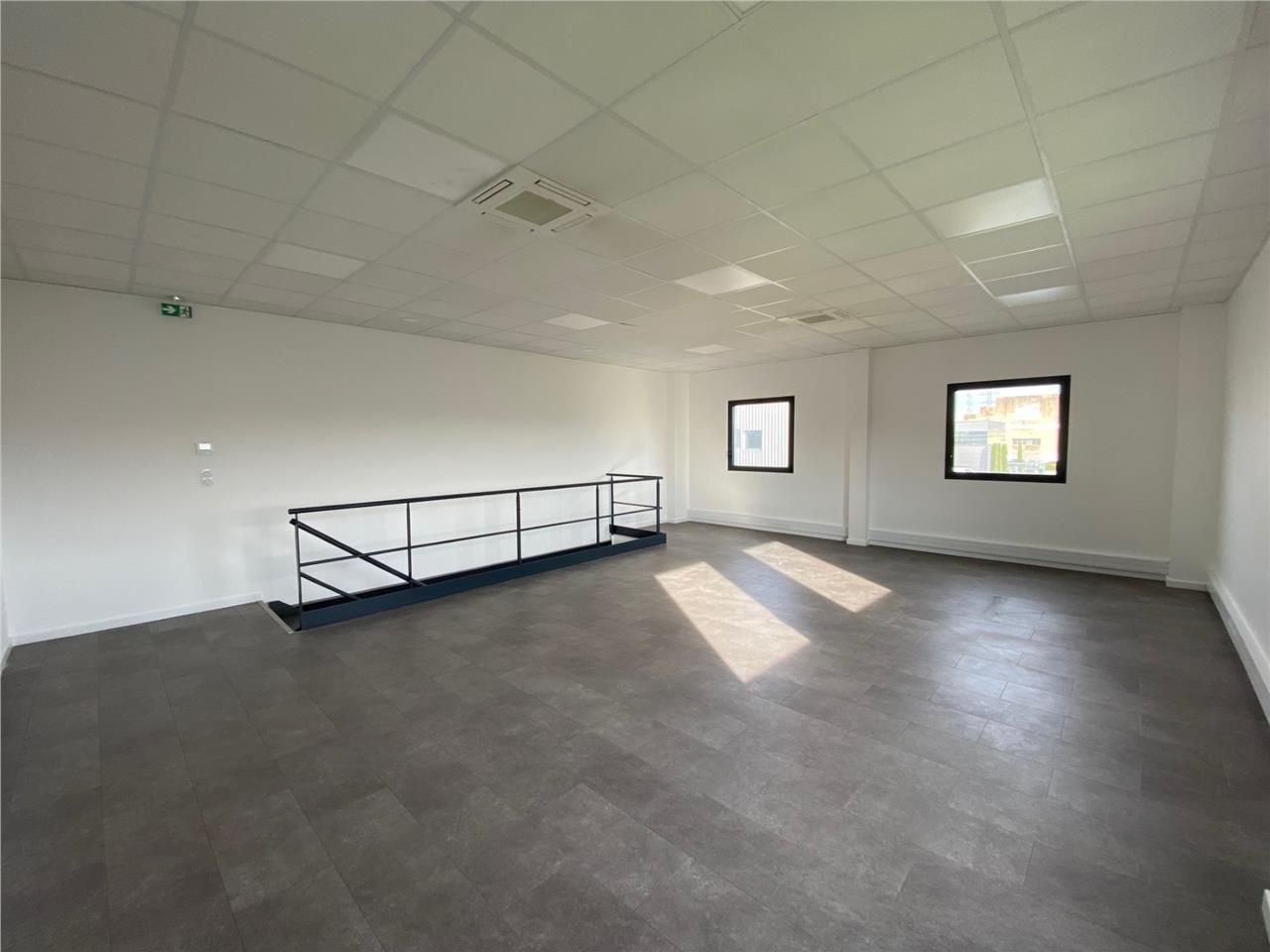 SAVILLS Lyon vous propose à la location une cellu