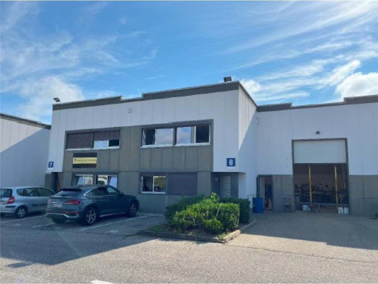 SAVILLS vous propose à la location un local d'act