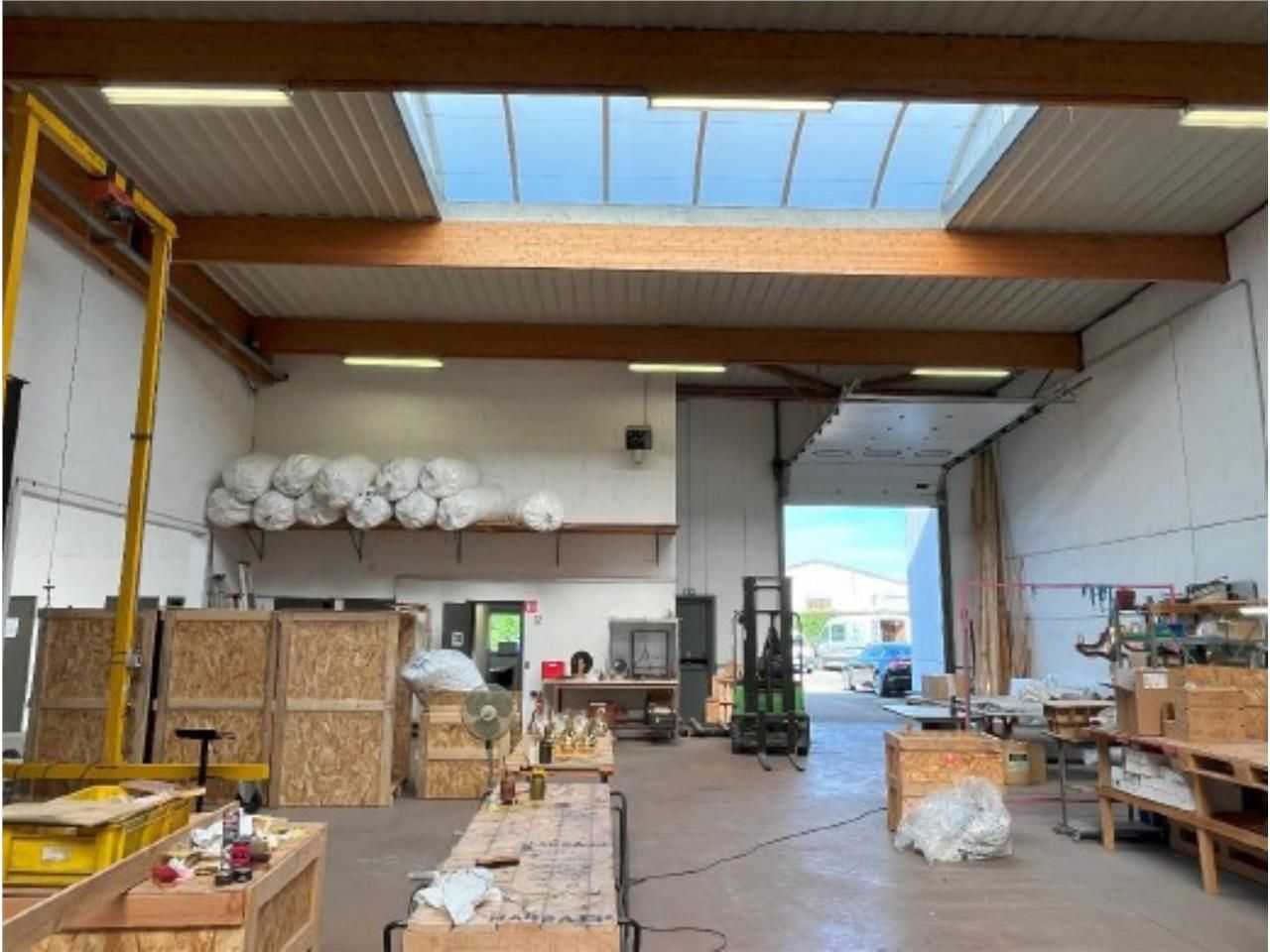 SAVILLS vous propose à la location un local d'act