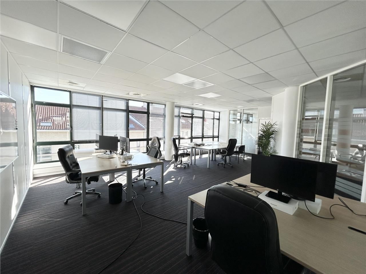 Savills vous propose une superbe surface de burea