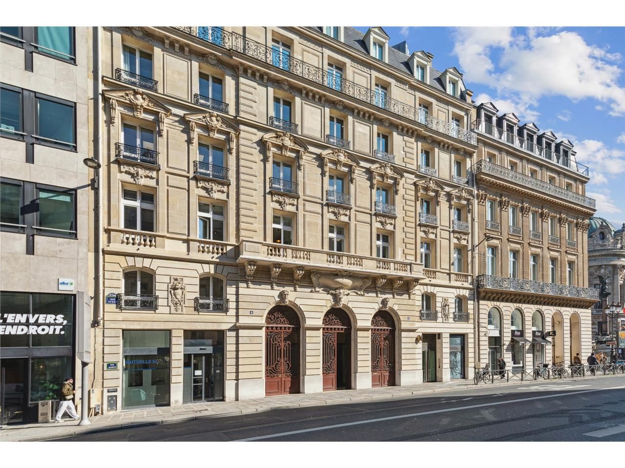 Savills vous propose 512 m² de bureaux à louer à 