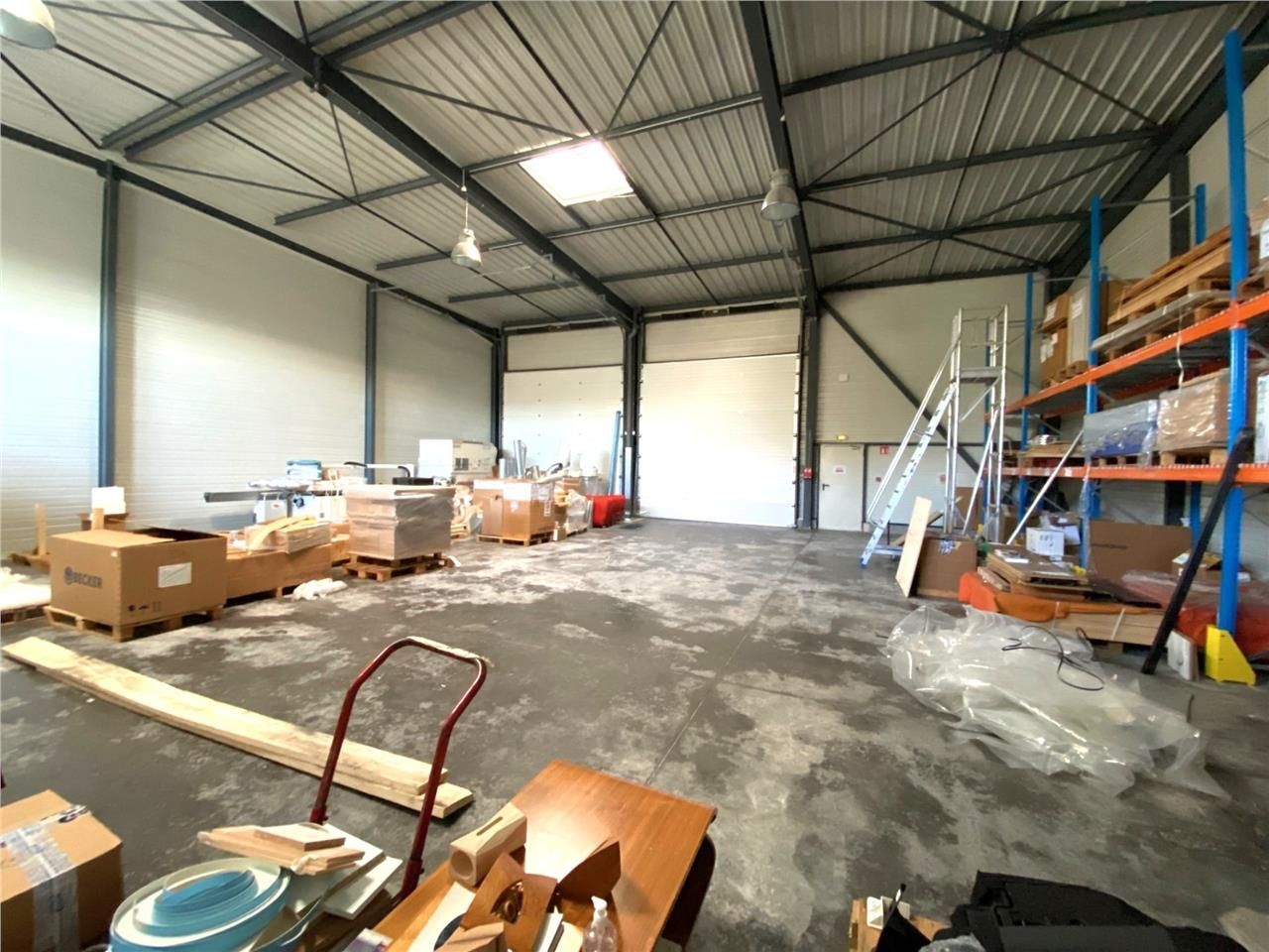 Savills vous propose à la location un ensemble de