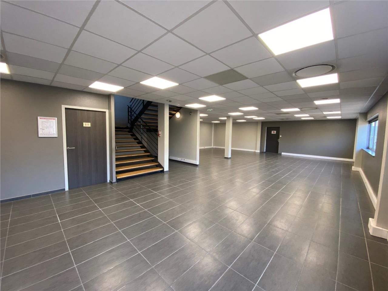 Savills Lyon vous propose un local mixte d'une su