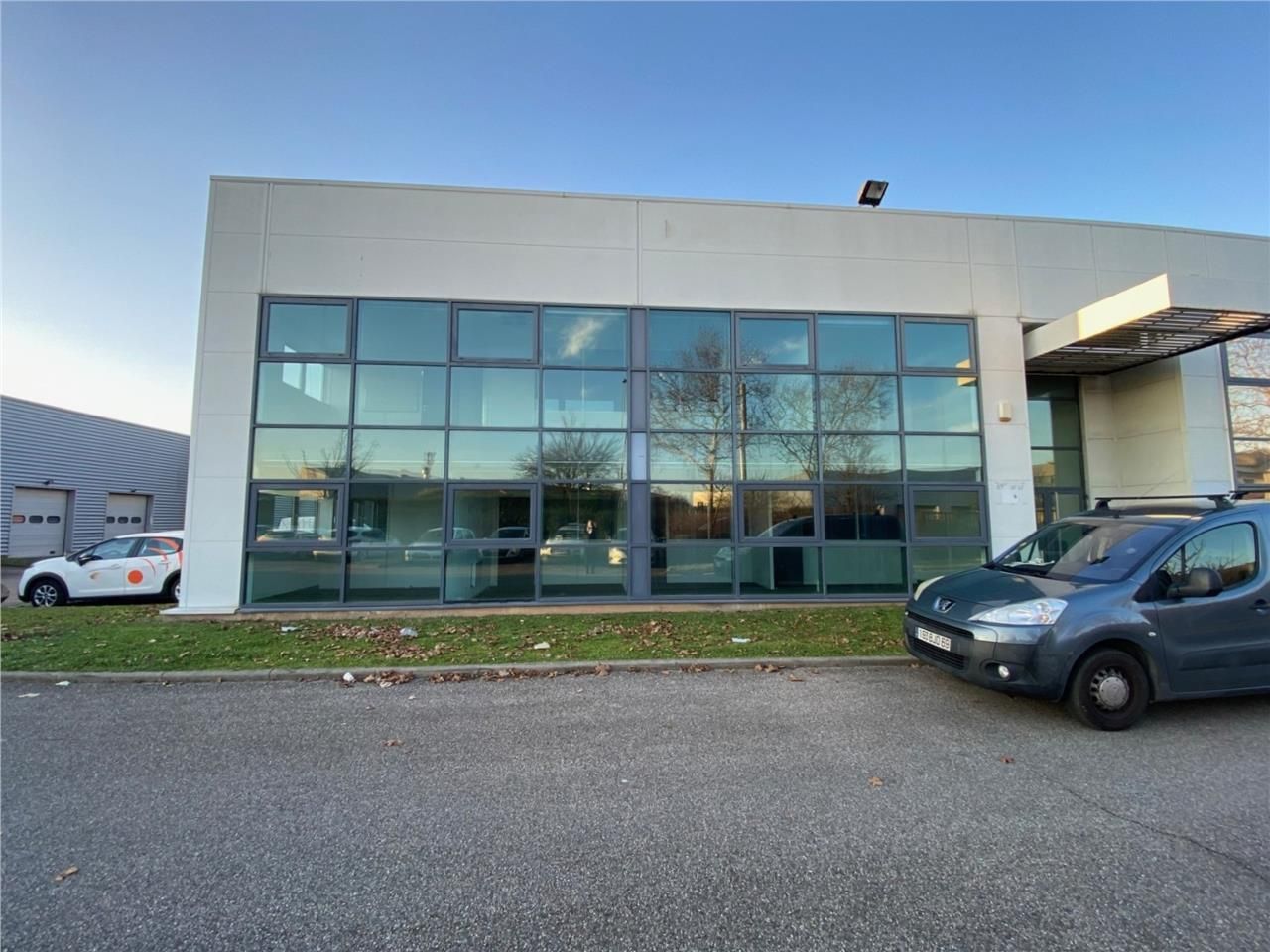 Savills France propose à la location un local mix