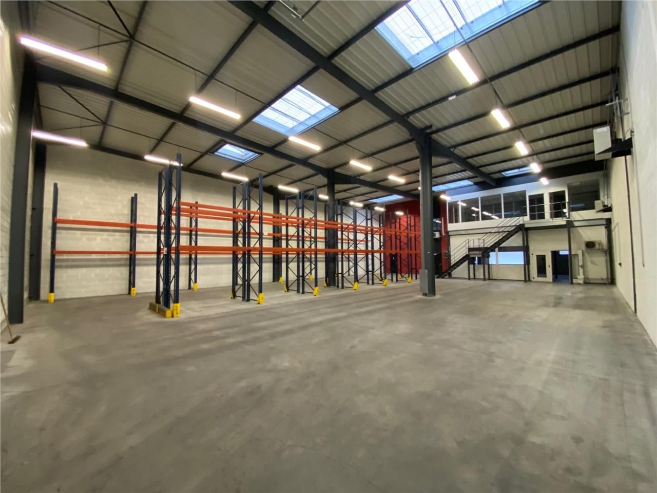 Savills Lyon vous propose un local d'activité à l