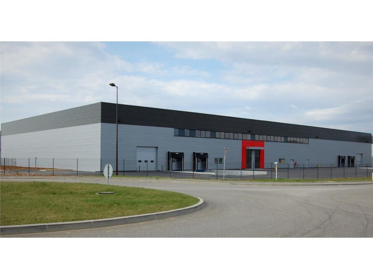 Savills vous propose à la location des cellules d