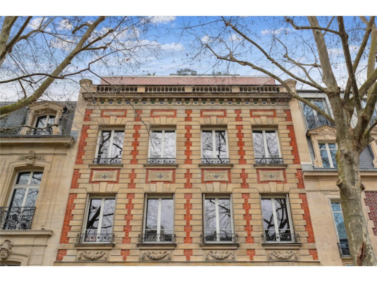 Savills vous propose à la vente et à la location 